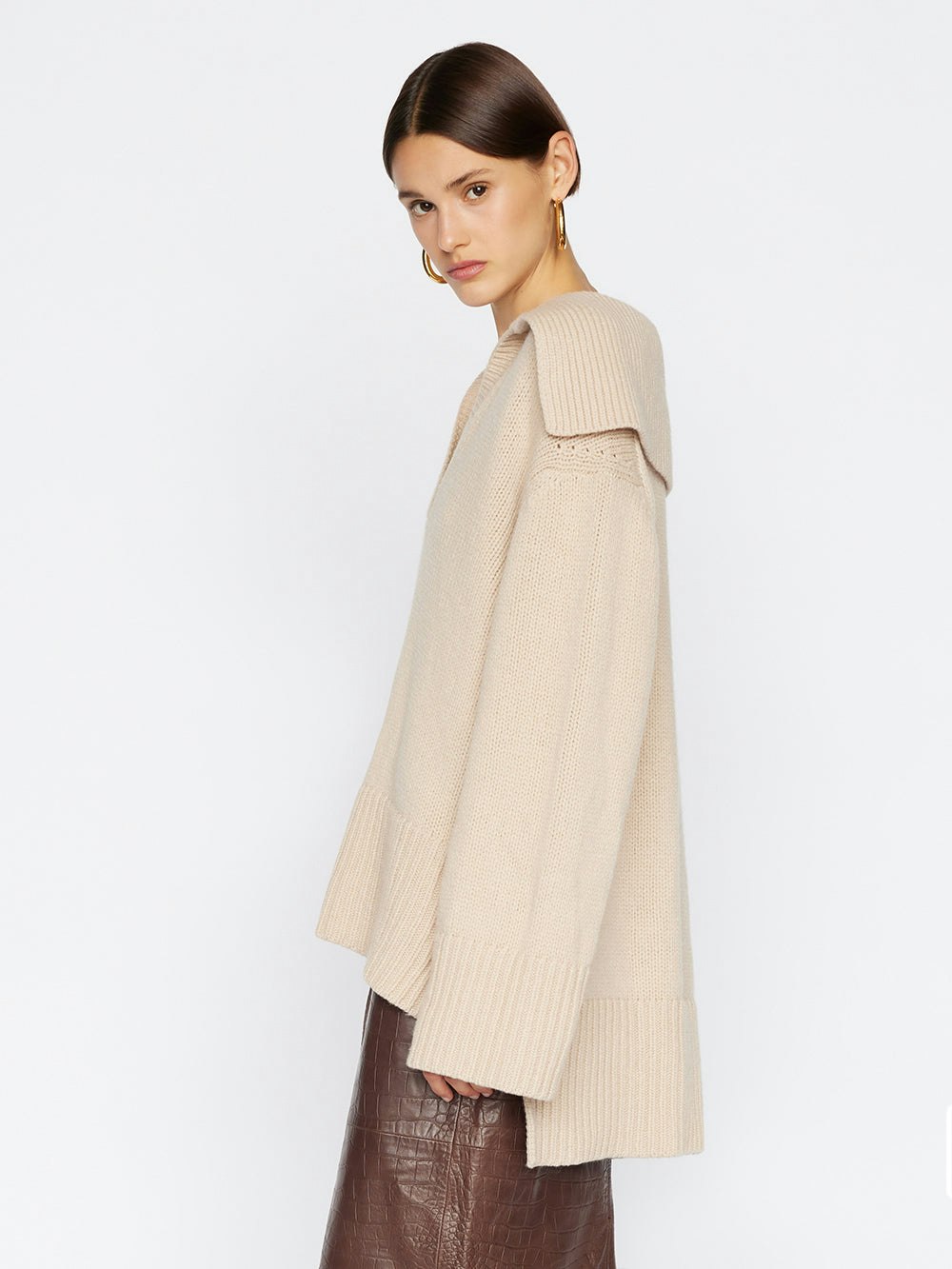 sweater side view alt:fit1